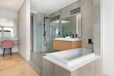 Elements Luxury Suites By Totalstay