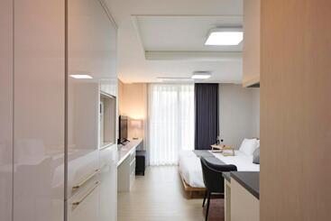 هتل Geoje Leein Stay