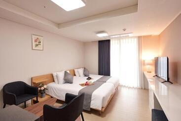 هتل Geoje Leein Stay