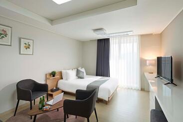 هتل Geoje Leein Stay
