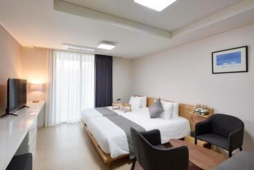هتل Geoje Leein Stay