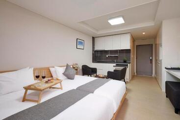 هتل Geoje Leein Stay