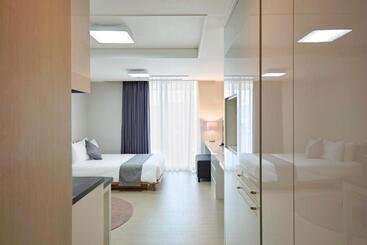 هتل Geoje Leein Stay