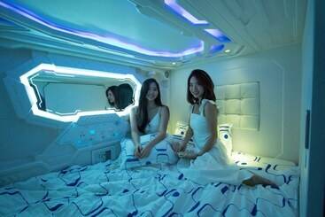 هاستل Jc Space Capsule Maha City