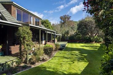 تختخواب و صبحانه Mulberry House