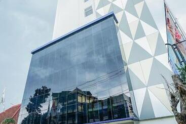 Radja Art And Boutique Hotel Simpang Lima