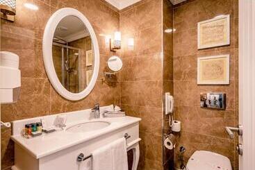 پانسیون Dome Hotel & Casino At Central Kyrenia