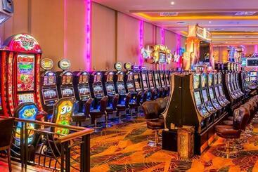 پانسیون Dome Hotel & Casino At Central Kyrenia