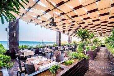 پانسیون Dome Hotel & Casino At Central Kyrenia