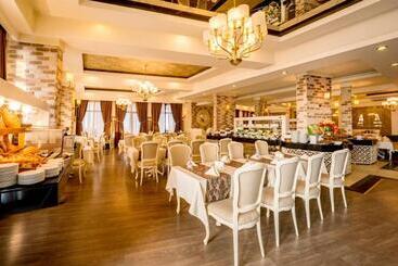 پانسیون Dome Hotel & Casino At Central Kyrenia