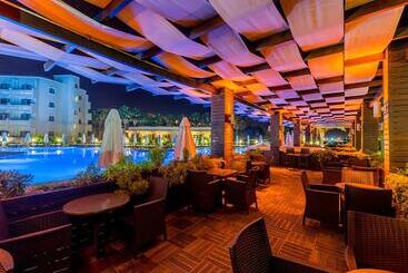 پانسیون Dome Hotel & Casino At Central Kyrenia