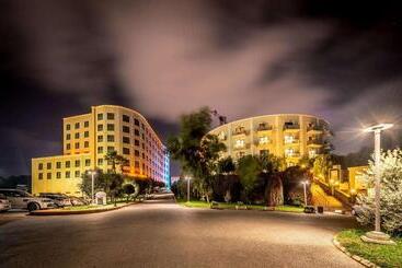 پانسیون Dome Hotel & Casino At Central Kyrenia