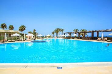 پانسیون Dome Hotel & Casino At Central Kyrenia