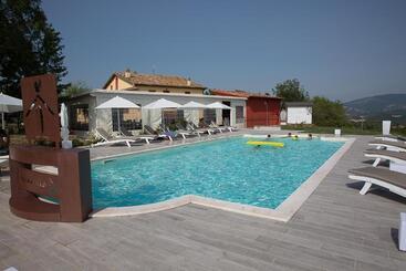 هتل Agriturismo Le Capannacce Urbania