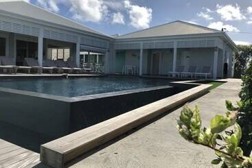 هتل Hôtel La Christophine