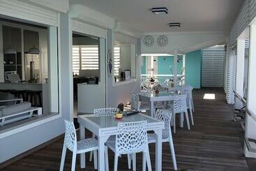 هتل Hôtel La Christophine