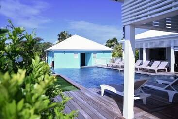 هتل Hôtel La Christophine