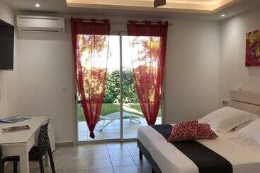 هتل Hôtel La Christophine