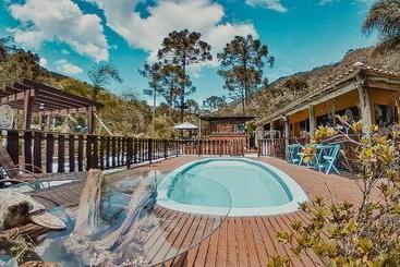 پانسیون Pousada Jardim Do Buda   Café E Piscina