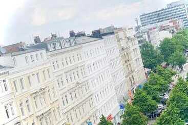 هتل Check In Hamburg
