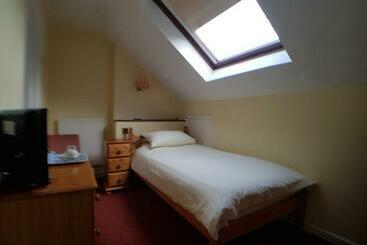 پانسیون Everley Guest House