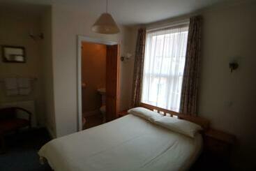 پانسیون Everley Guest House