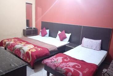 پانسیون Yash Guest House 01 Minute Walk In Nizamuddin Railway Station