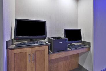 هتل Fairfield Inn & Suites By Marriott Flint Grand Blanc