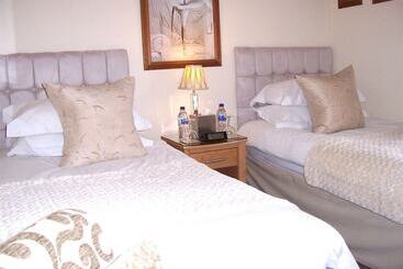 پانسیون South Lodge Guest House