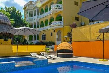 Takuma Boutique Hotel Rooms & Suites Jamaica
