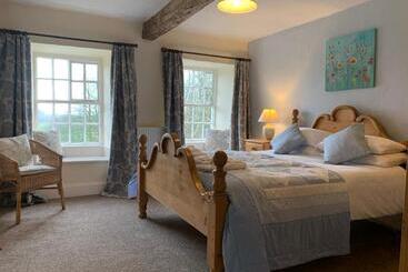 پانسیون Witherslack Hall Farmhouse
