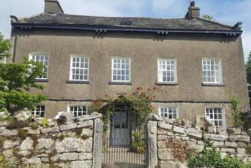 پانسیون Witherslack Hall Farmhouse