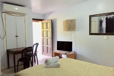 هتل Apia Inn