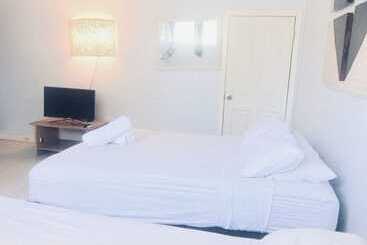 هتل Apia Inn