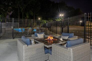 هتل Holiday Inn Express & Suites Atlanta Airport Ne   Hapeville, An Ihg