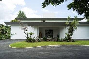 هتل Lepic Villa
