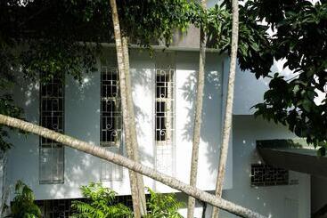 هتل Lepic Villa