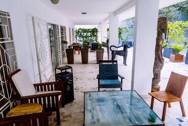 هتل Lepic Villa
