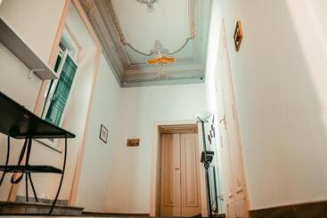 تختخواب و صبحانه Domus Antica