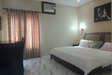هتل Allen Suites