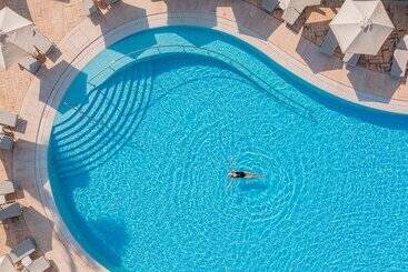 هتل Louis Althea Beach