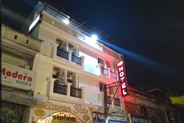 هتل Oyo 13355 Grest