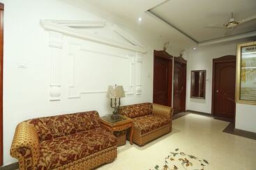 هتل Oyo 13355 Grest