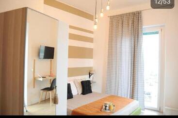 تختخواب و صبحانه The Corner 180 Suite
