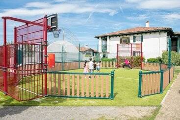 هتل Village Vacances Azureva Hendaye