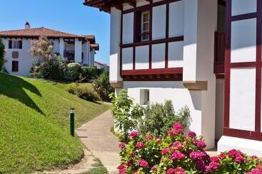 هتل Village Vacances Azureva Hendaye