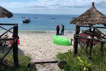 هتل Juani Beach Bungalows