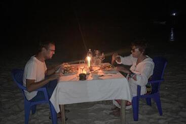 هتل Juani Beach Bungalows