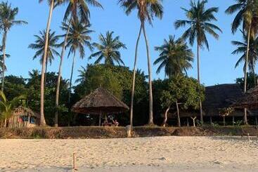 هتل Juani Beach Bungalows
