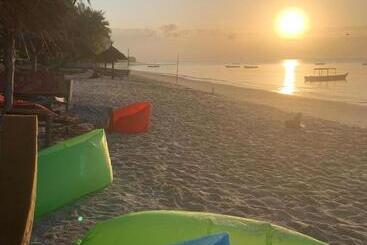 هتل Juani Beach Bungalows